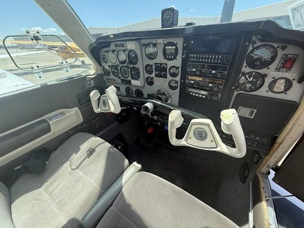 1993 BEECHCRAFT F33A BONANZA Photo 2