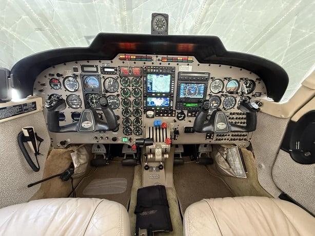 2002 PIPER SENECA V Photo 4