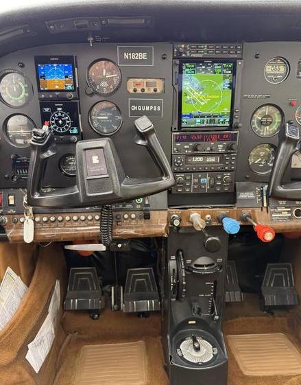 1979 Cessna TR182 Photo 2