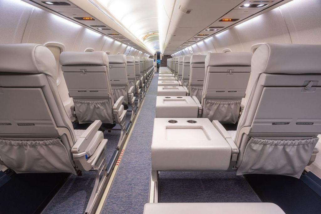 2003 Embraer ERJ-145LR Photo 4