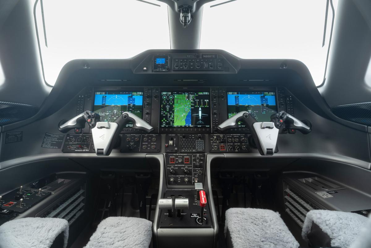 2010 Embraer Phenom 100 Photo 4