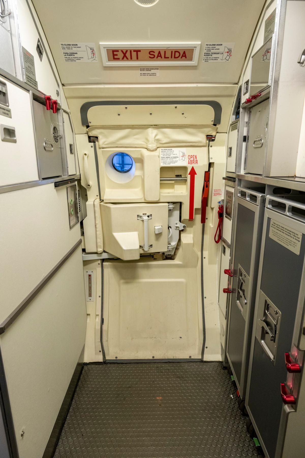 2013 Embraer ERJ-145XR Photo 6
