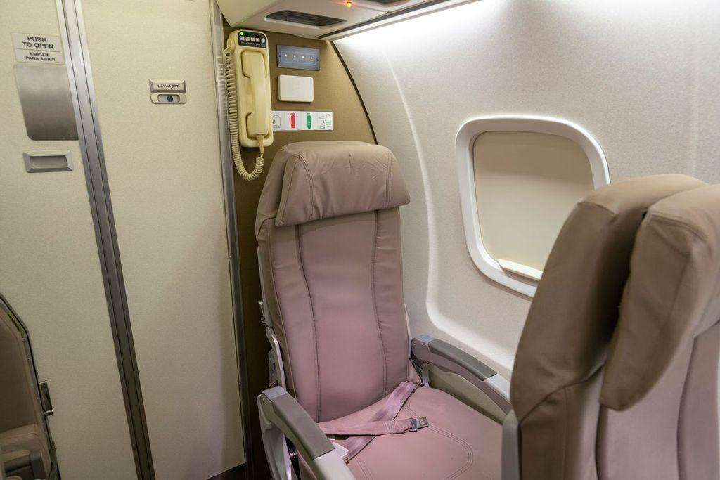 2013 Embraer ERJ-145XR Photo 5
