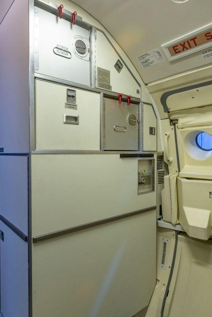 2013 Embraer ERJ-145XR Photo 3