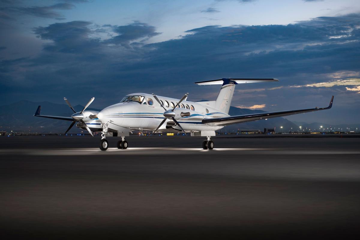 2015 Beech King Air 350i Photo 2