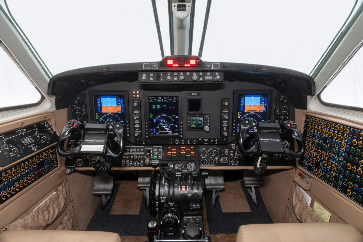 2015 Beech King Air 350i Photo 4