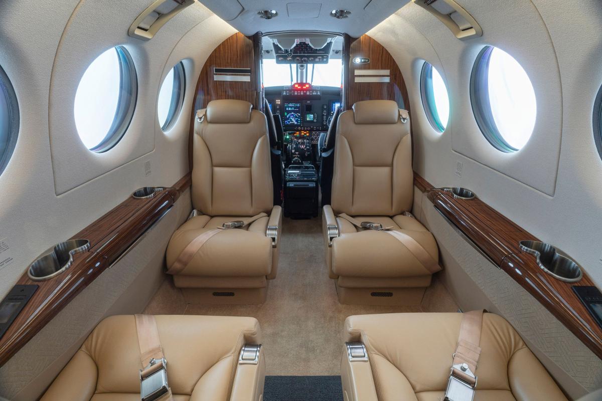 2015 Beech King Air 350i Photo 7
