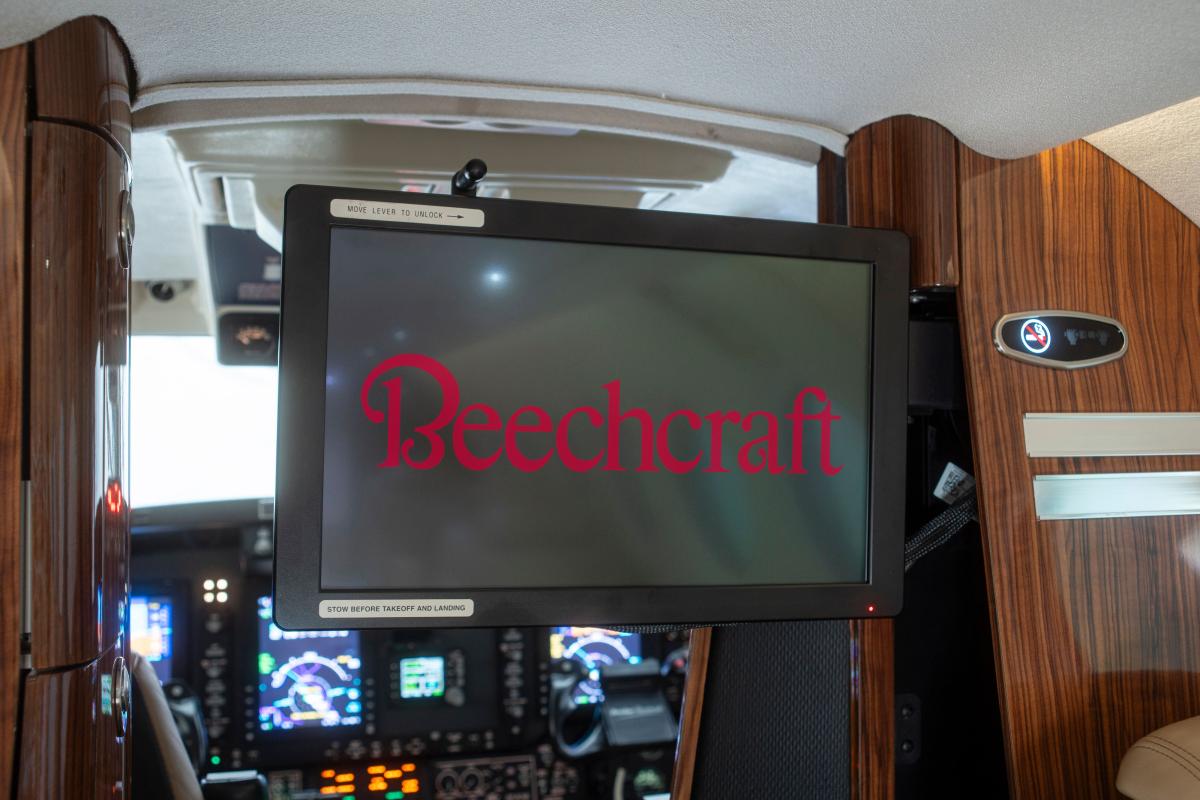 2015 Beech King Air 350i Photo 2