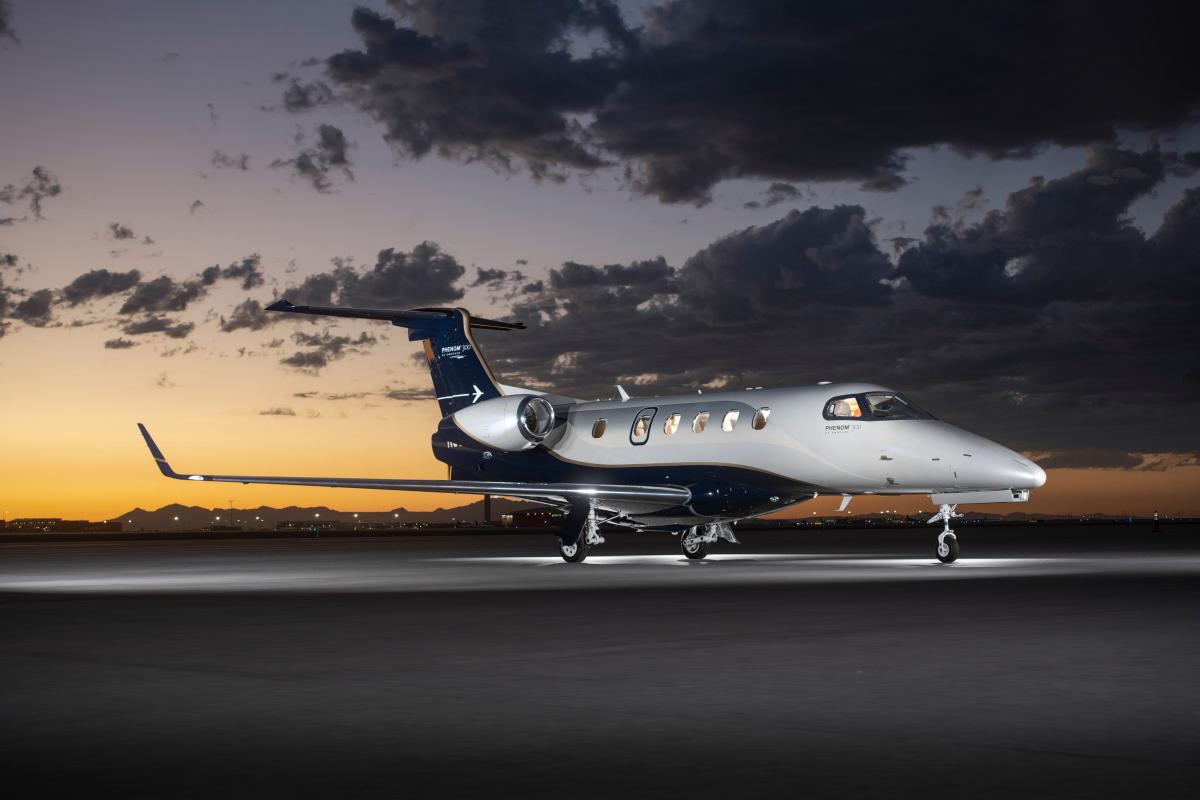 2014 Embraer Phenom 300 Photo 2