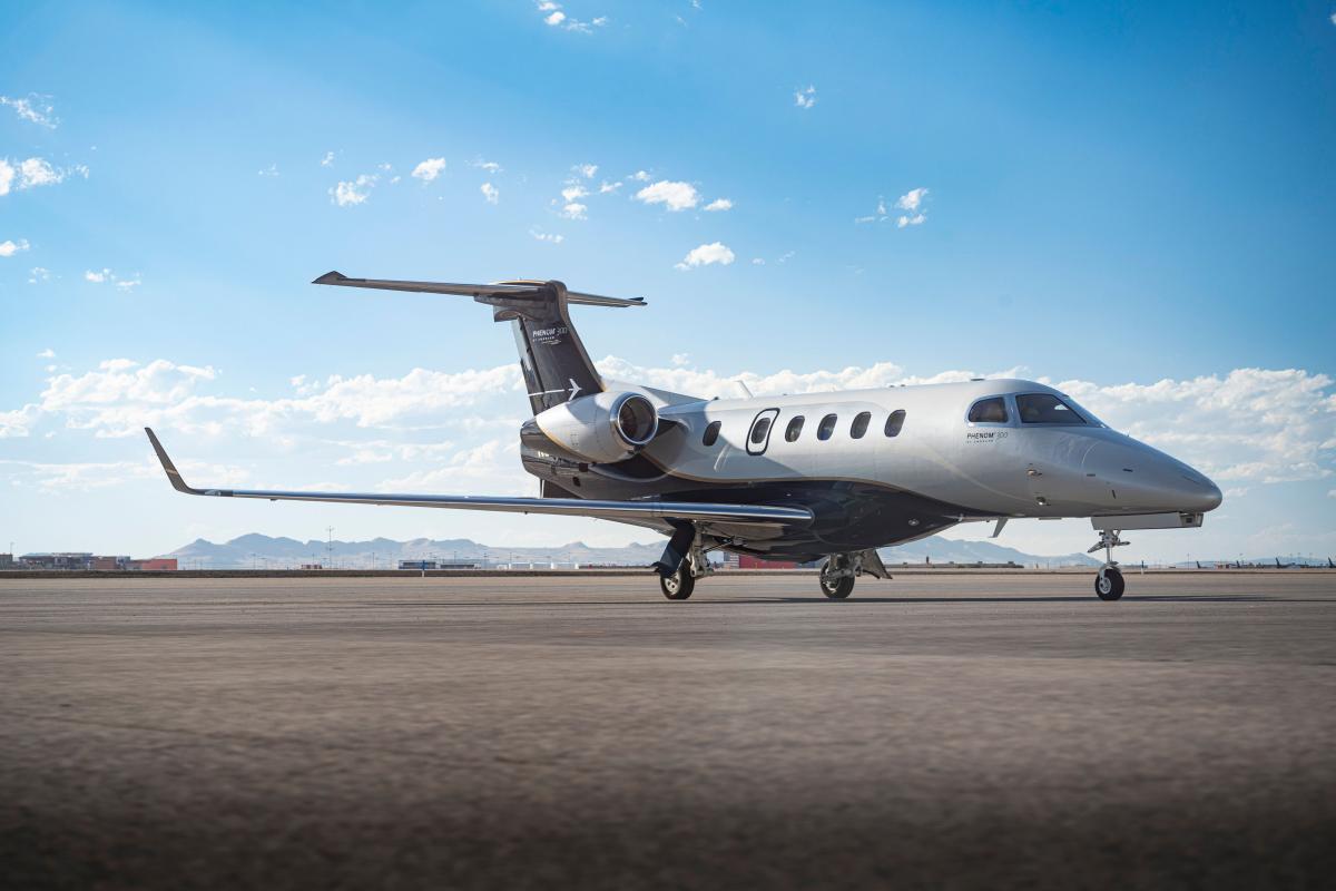 2014 Embraer Phenom 300 Photo 5