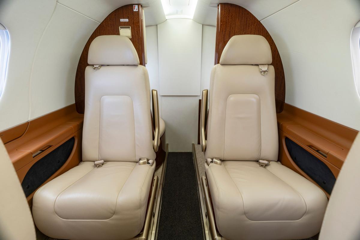 2014 Embraer Phenom 300 Photo 2