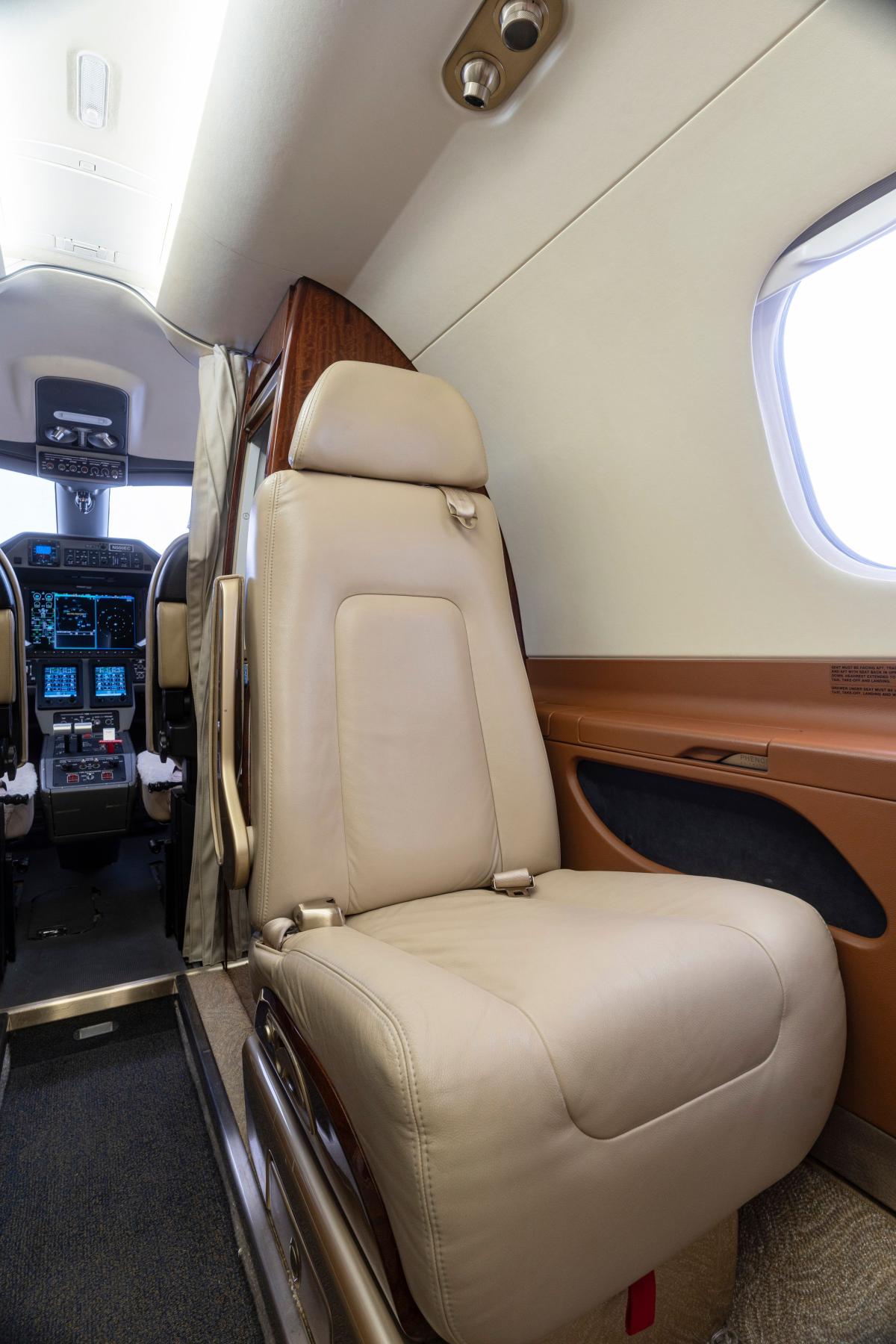 2014 Embraer Phenom 300 Photo 5