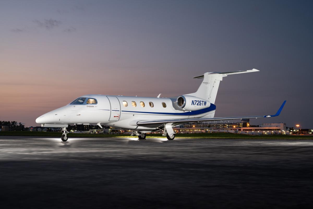 2017 Embraer Phenom 300 Photo 2