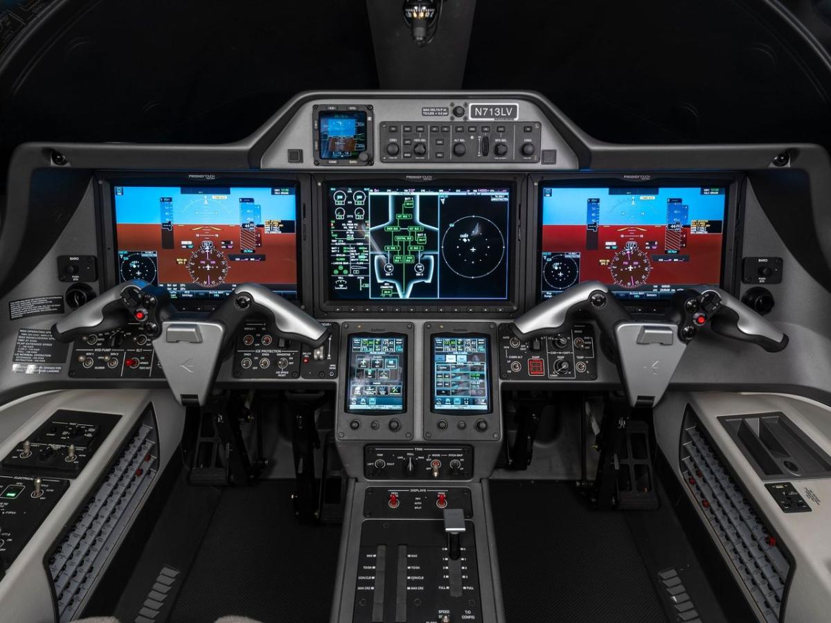 2019 Embraer Phenom 300E Photo 7