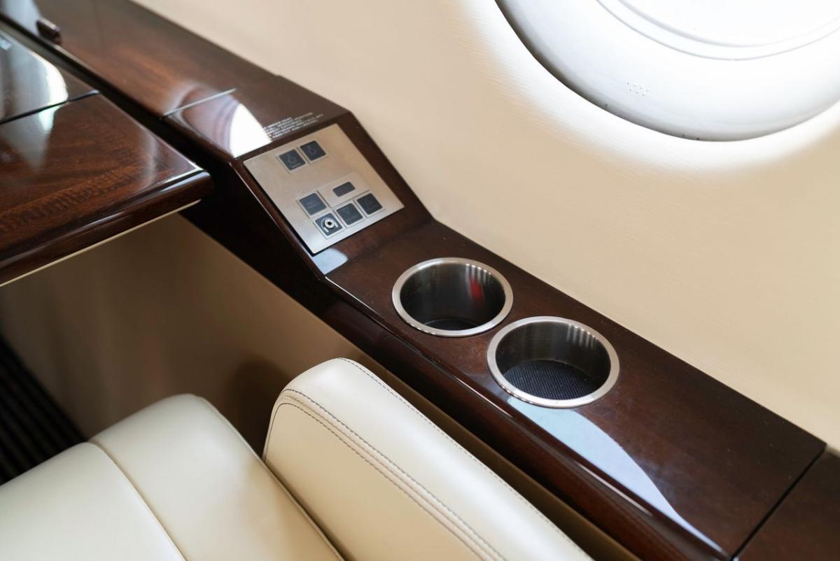 1995 Dassault Falcon 900B Photo 2