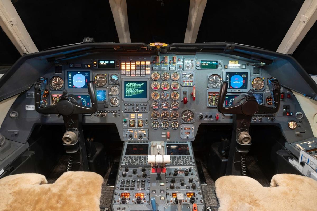 1995 Dassault Falcon 900B Photo 2