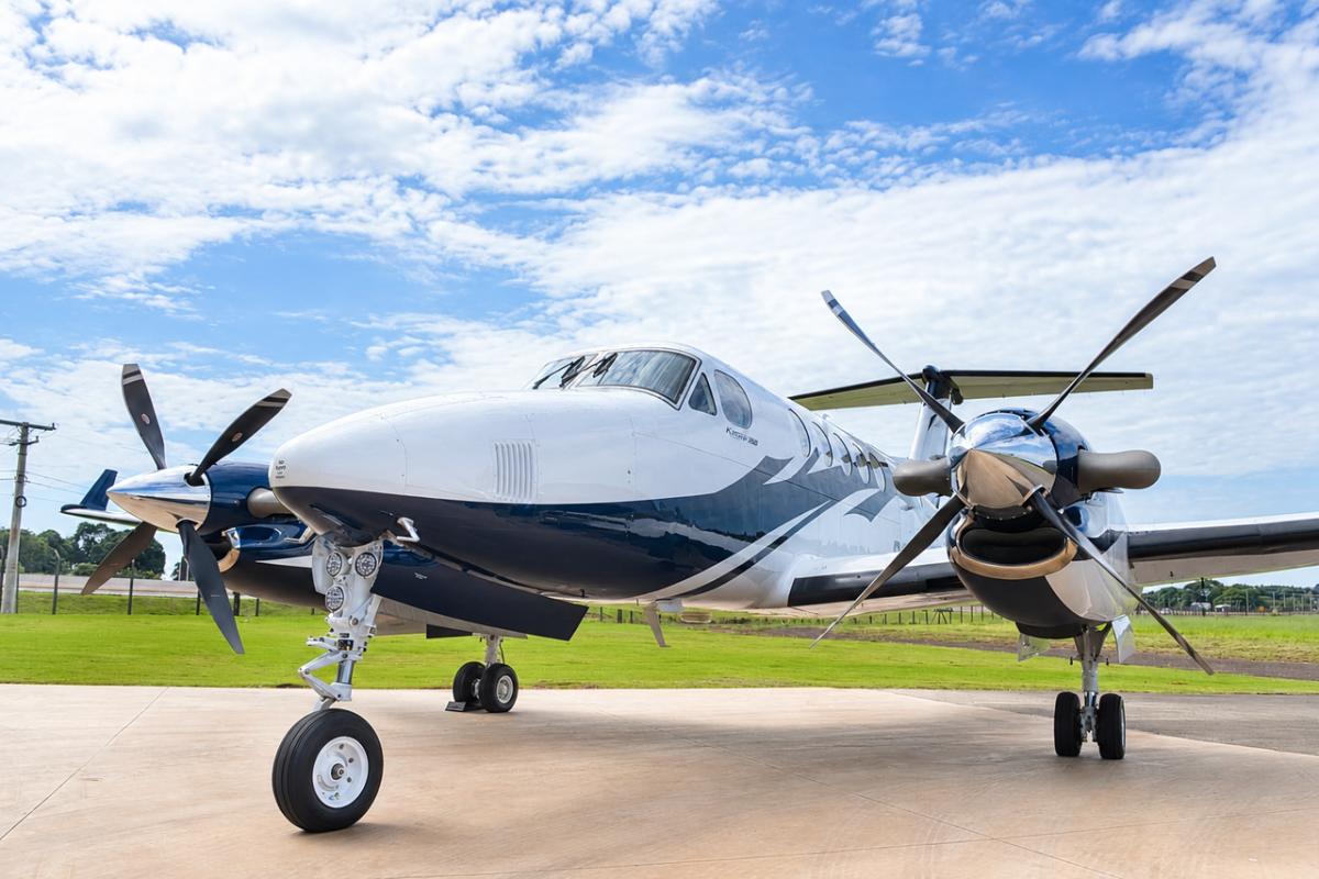 2003 Beech King Air 260 Photo 3