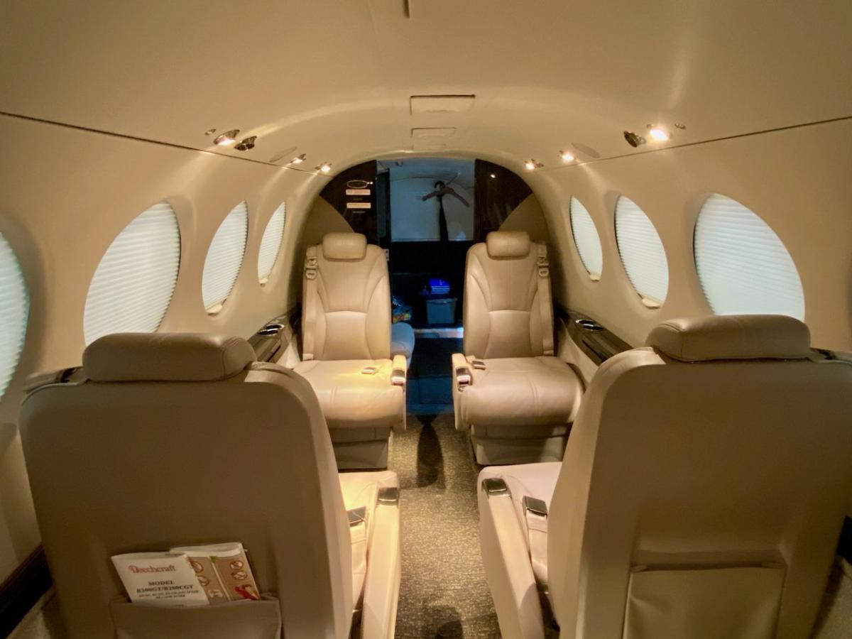 2003 Beech King Air 260 Photo 3