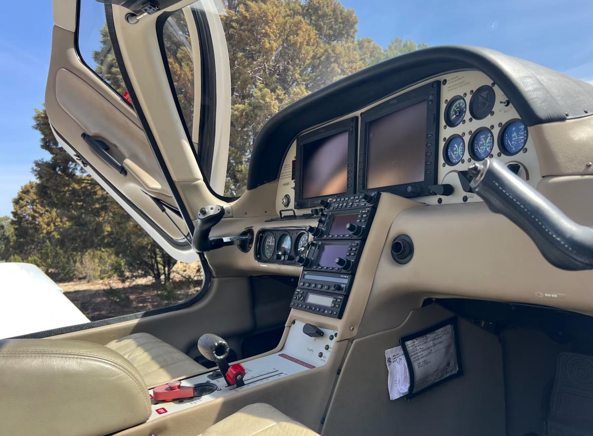 2005 Cirrus SR20 G2 Photo 2