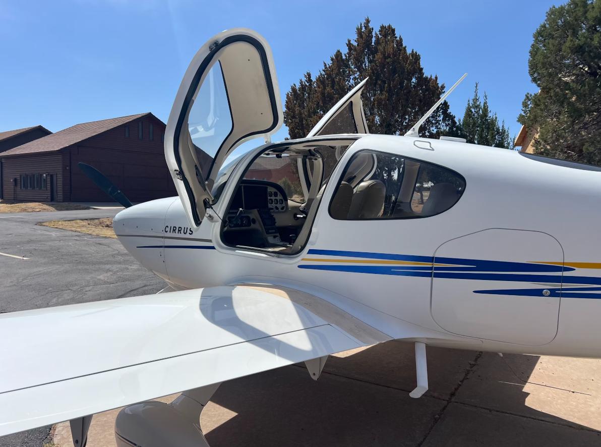 2005 Cirrus SR20 G2 Photo 6