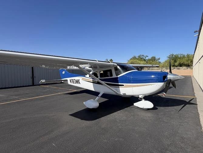 2004 Cessna 182T Skylane Photo 2