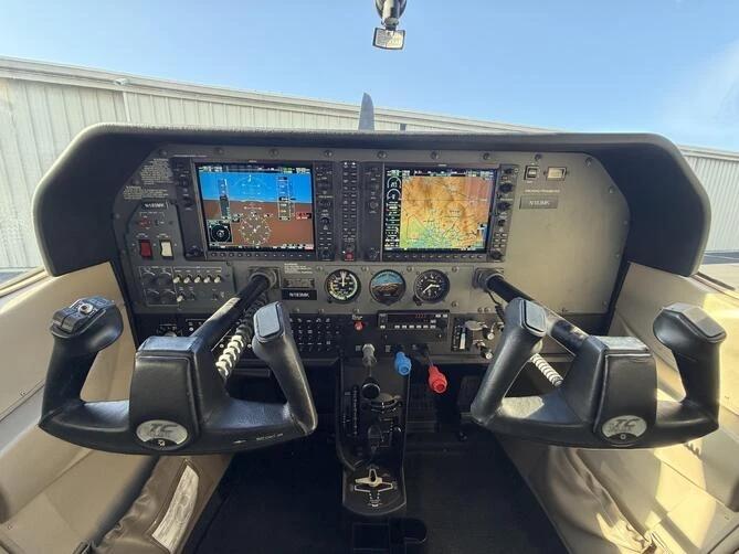 2004 Cessna 182T Skylane Photo 6