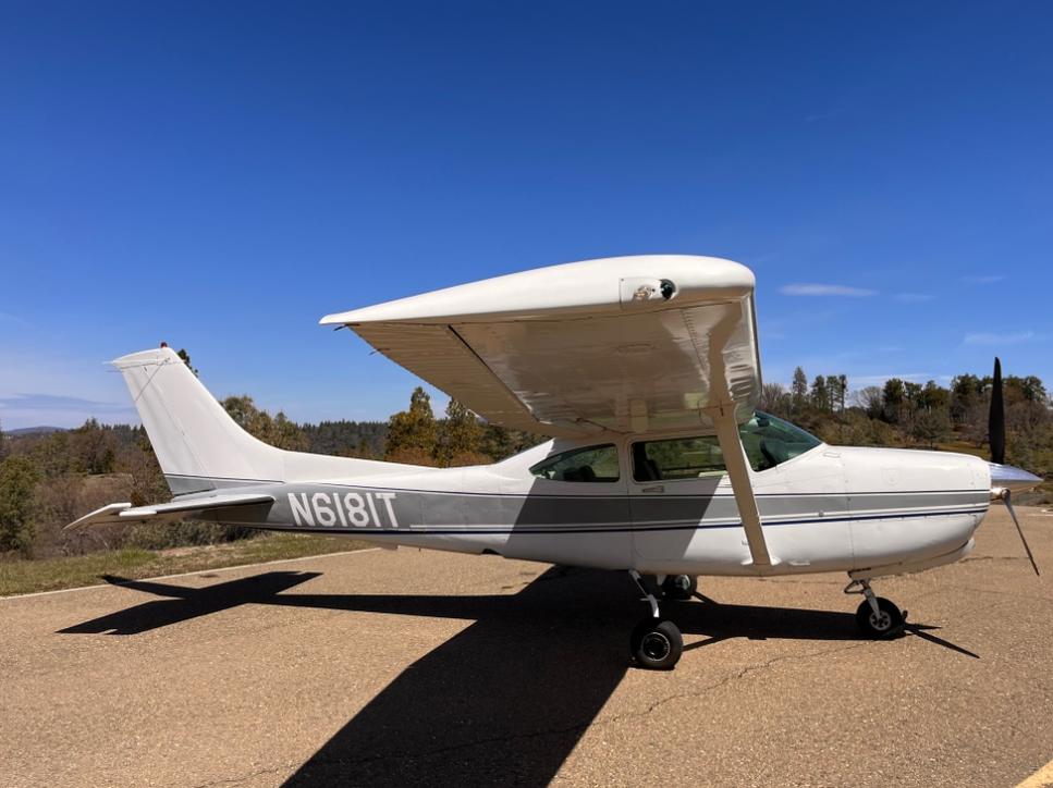 1983 Cessna 182 Turbo RG  Photo 3