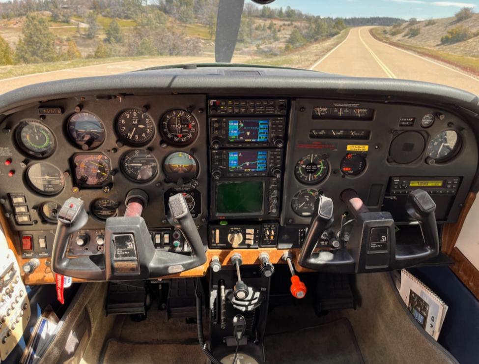 1983 Cessna 182 Turbo RG  Photo 6