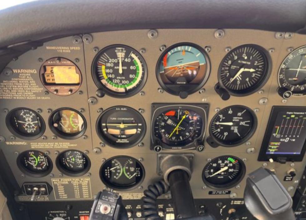2003 Cessna 182T Skylane Photo 4