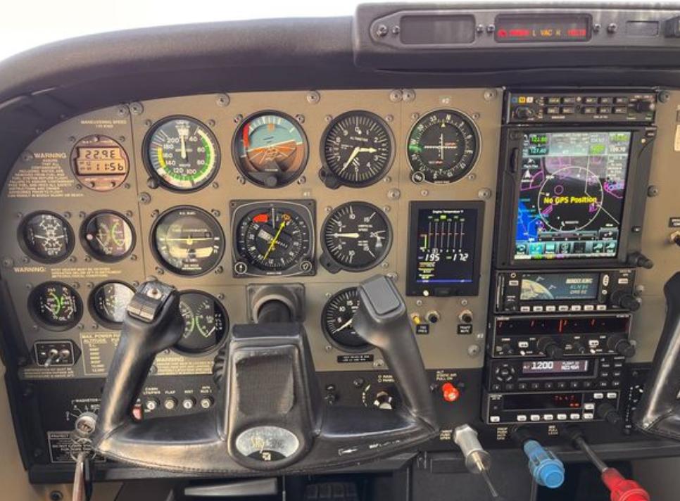 2003 Cessna 182T Skylane Photo 6