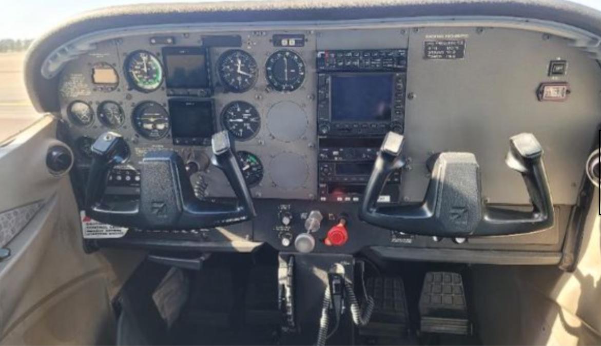 2000 Cessna 172 SP Photo 5