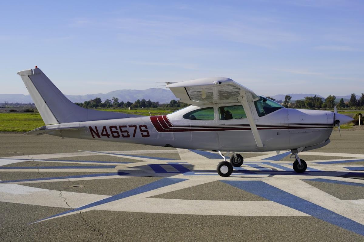 1980 Cessna 182 Turbo RG Photo 2