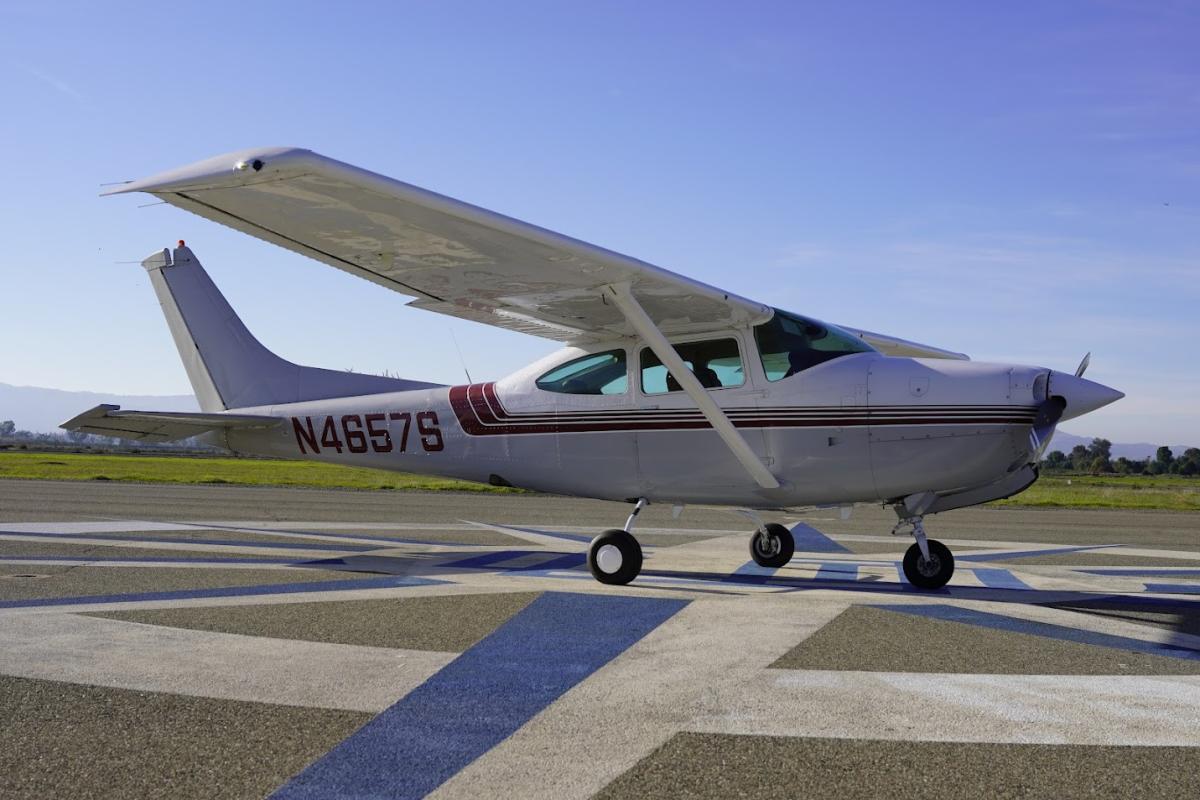 1980 Cessna 182 Turbo RG Photo 3