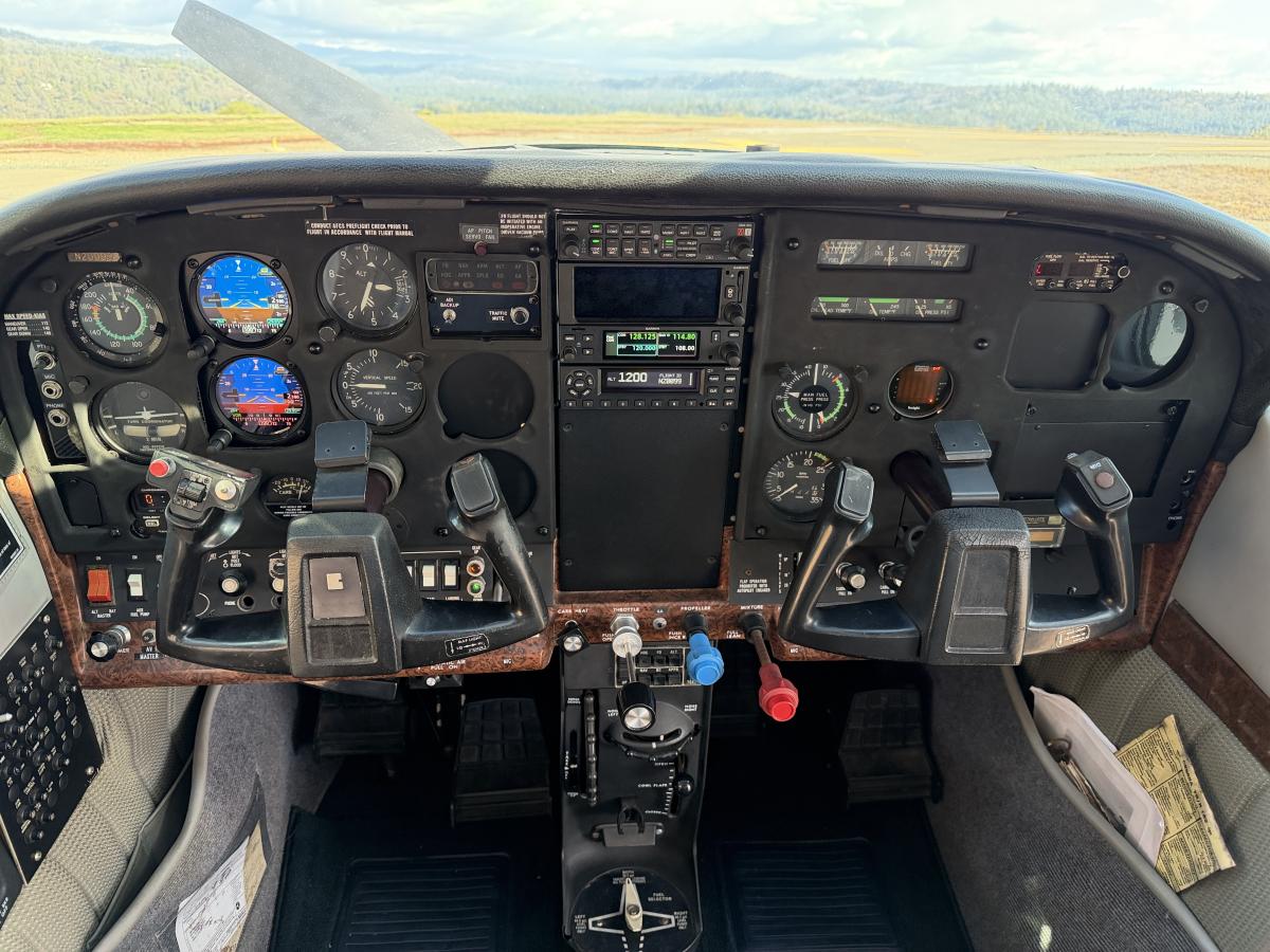 1982 Cessna 182 Skylane RG Photo 6