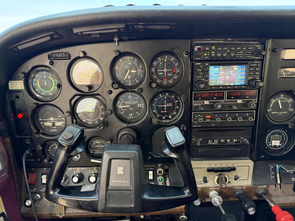 1978 Cessna 182 RG Photo 7