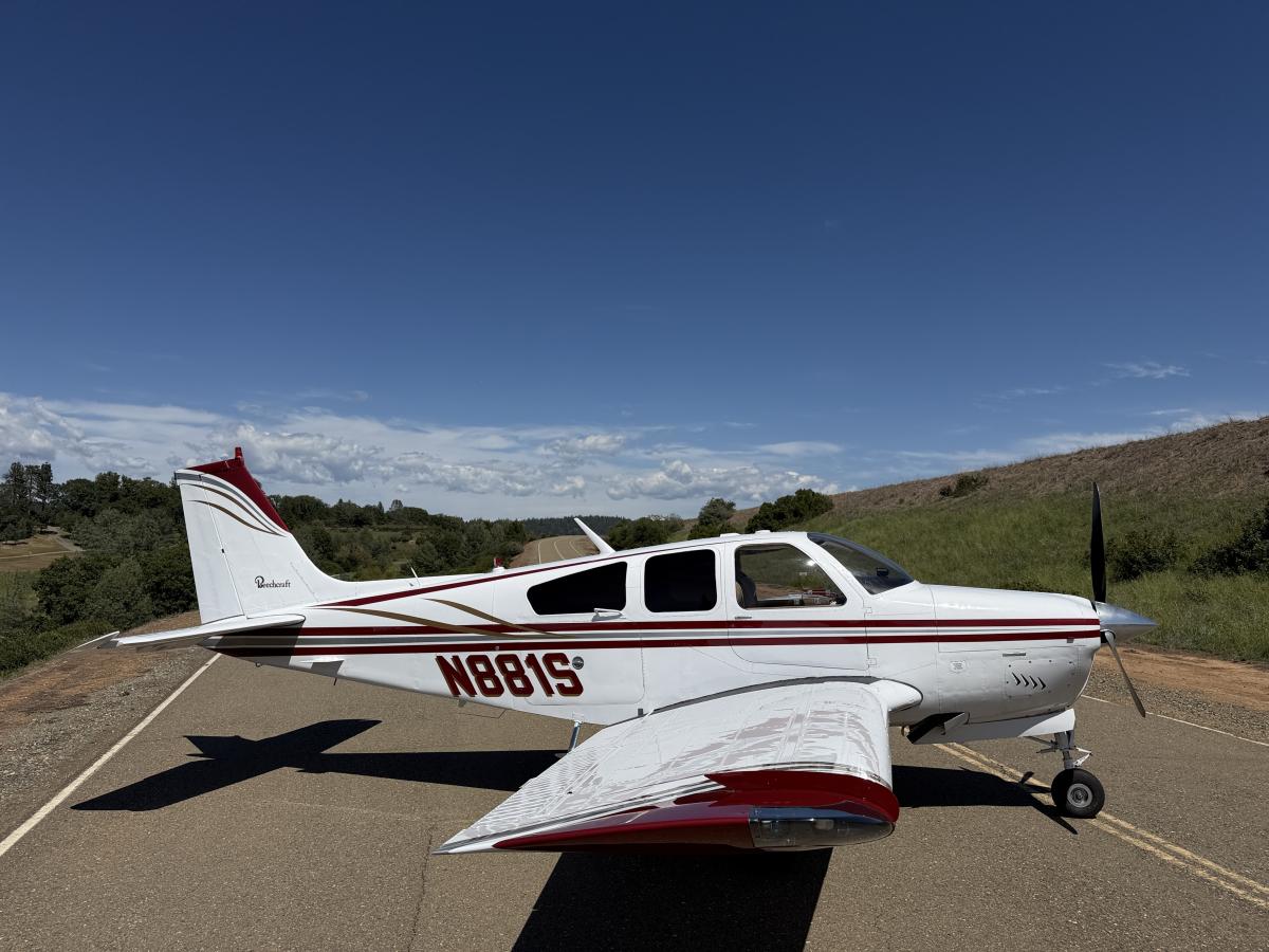 1973 Beech F33A Bonanza Photo 2