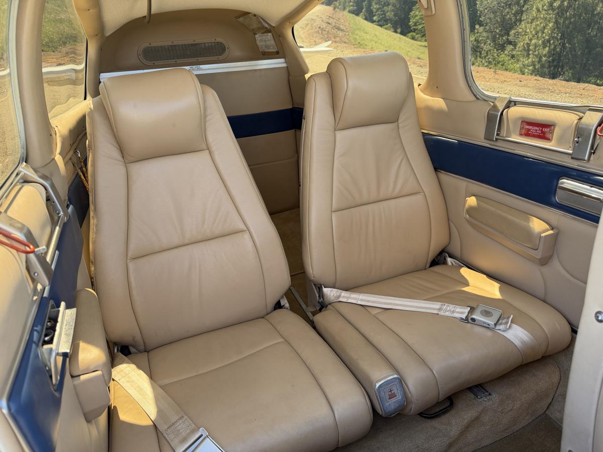 1973 Beech F33A Bonanza Photo 3