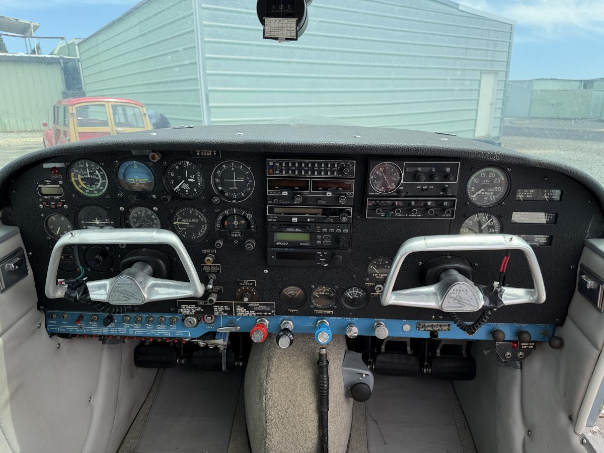 1959 Piper Comanche PA-24-250 Photo 2