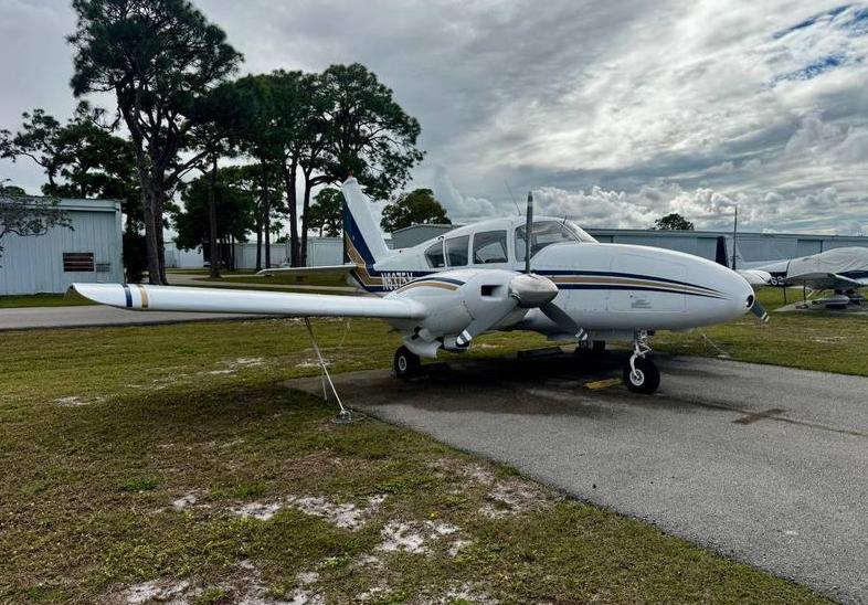 1967 PIPER AZTEC C Photo 3