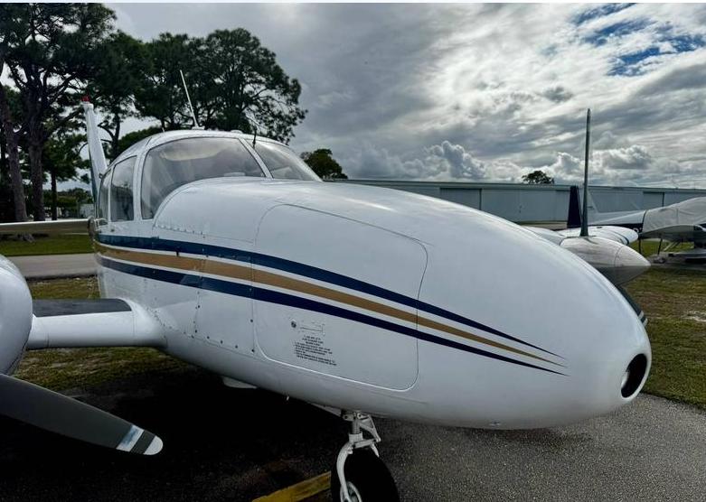 1967 PIPER AZTEC C Photo 5