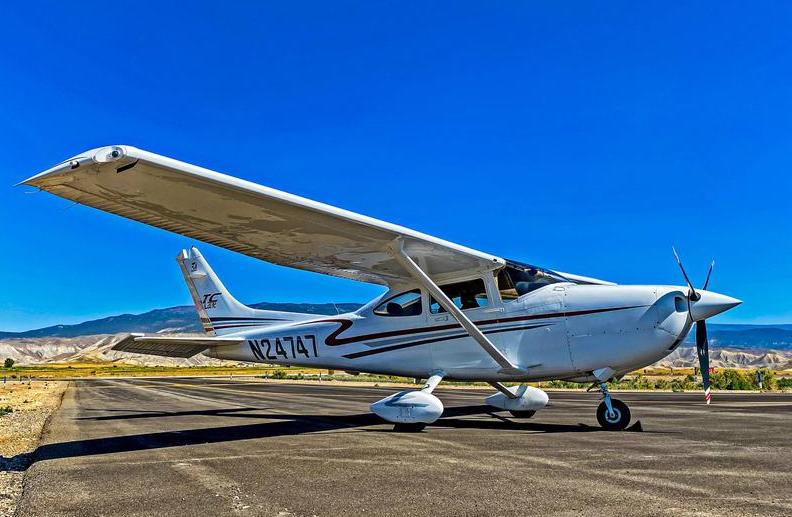 2001 CESSNA T182T Photo 2