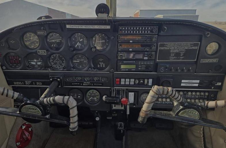 1971 PA-28 PIPER CHEROKEE 140 Photo 7
