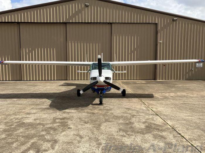 1981 CESSNA T210N Photo 2