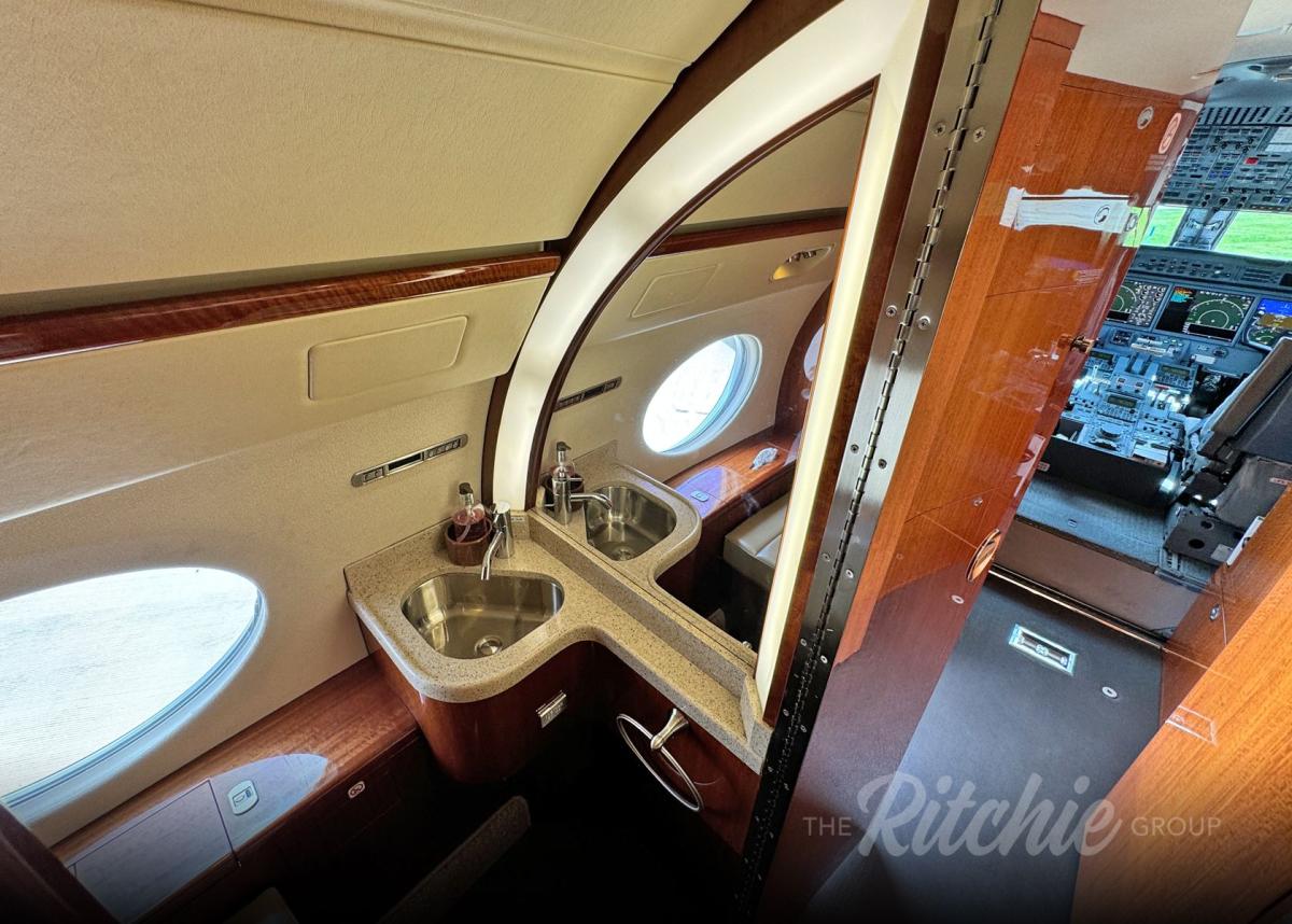 2007 Gulfstream G550 Photo 2
