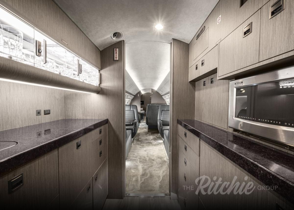 2009 Gulfstream G450 Photo 2