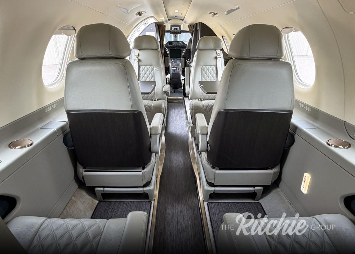 2012 Embraer Phenom 300 Photo 5