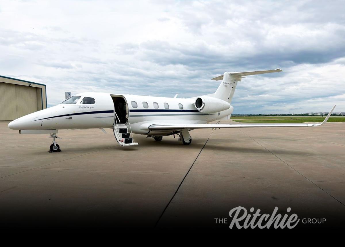 2012 Embraer Phenom 300 Photo 2