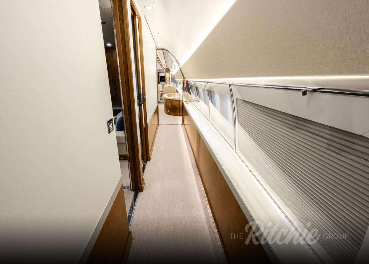 Boeing Business Jet Photo 4