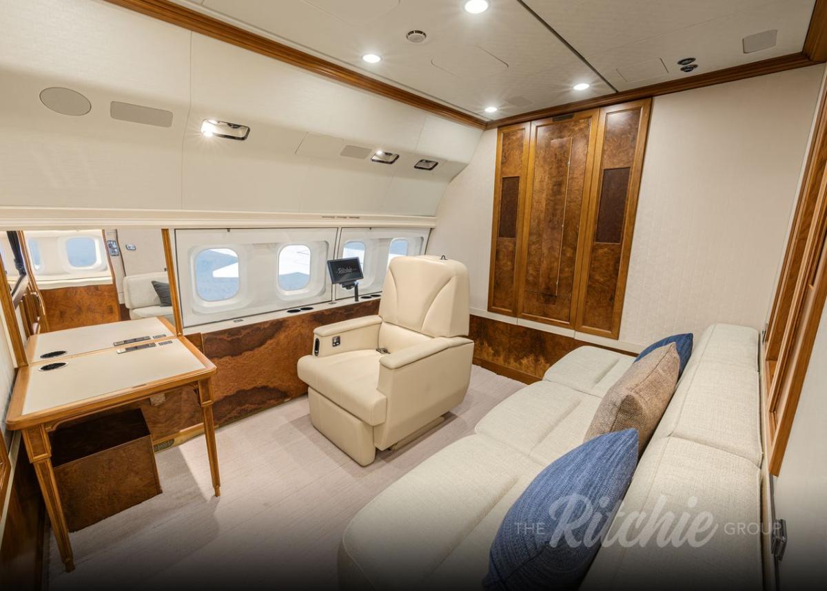 Boeing Business Jet Photo 6