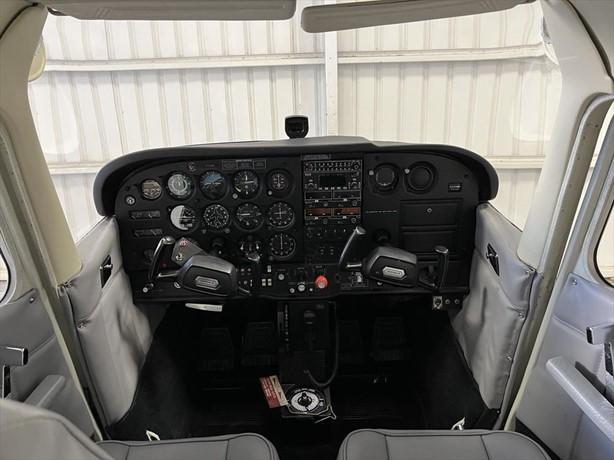 1977 CESSNA 172N SKYHAWK Photo 4